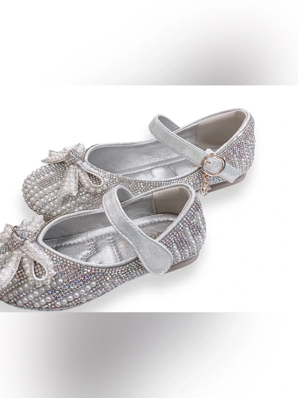 NWOB Doe a Dear Little Girls Pearl & Rhinestone Flat Shoes Bows - Size 11.5